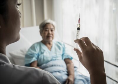 Il vaccino anti-covid potrebbe essere inefficace sugli anziani