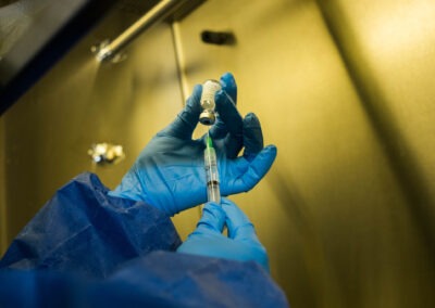 Inoculare il Sars-Cov-2 in soggetti sani per verificare se il vaccino funziona