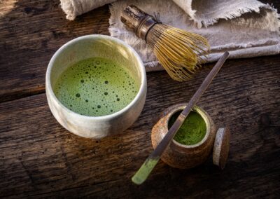 Tè Matcha: perché mangiare le foglie di tè fa bene