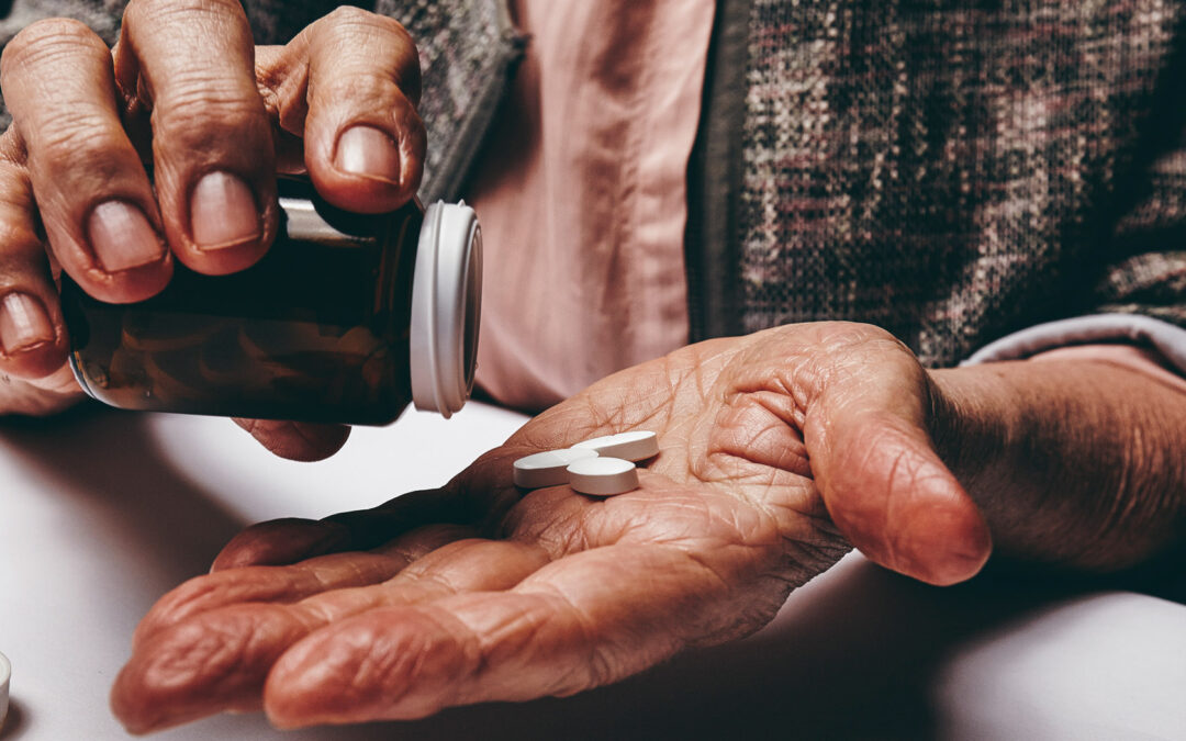 Ridurre i farmaci agli anziani ne migliora la salute
