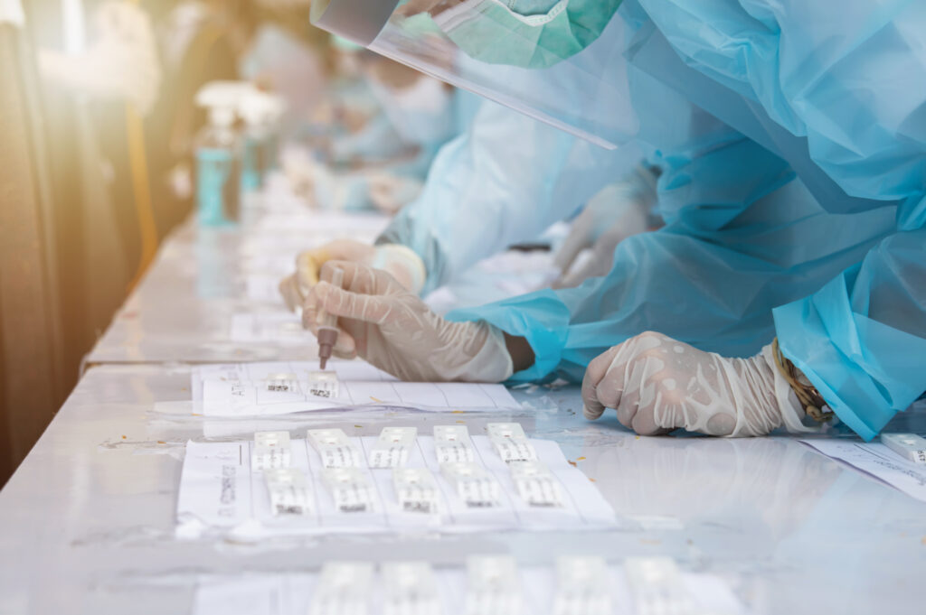 Covid: "il virus è meno aggressivo"