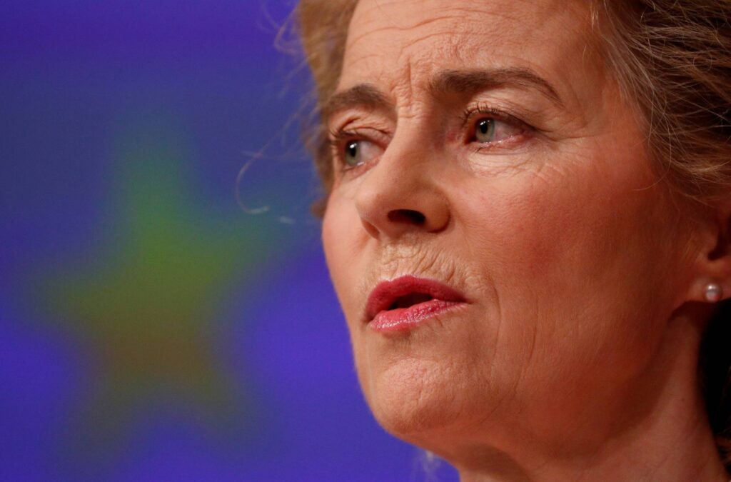 Von der Leyen nei pasticci sui vaccini Covid