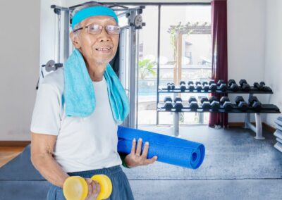 L’allenamento con i pesi può migliorare la salute degli anziani