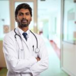 La rivoluzione sanitaria indiana: medicina moderna e AYUSH