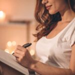 Scrivere a mano o digitare: cosa è meglio per il cervello?